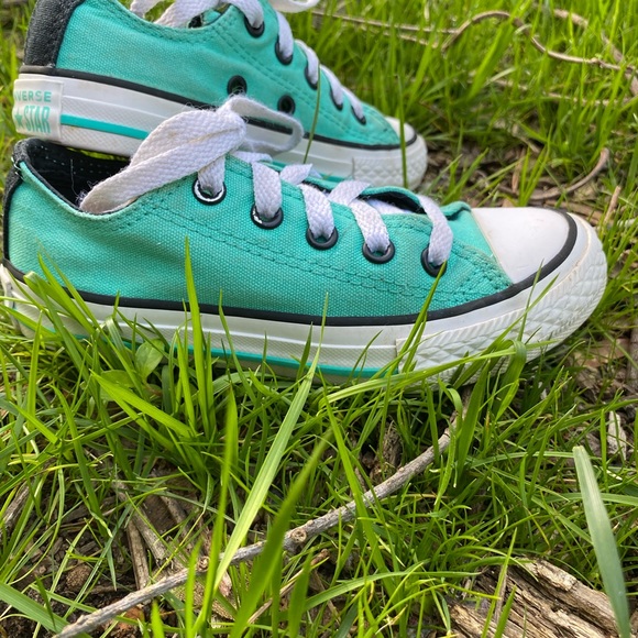 Girls Turquoise and black Converse size 11 - Picture 3 of 5